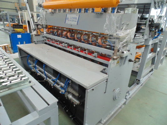 Lebar 3300mm Pneumatic Wire Mesh Bending Machine Penyesuaian Pemrograman